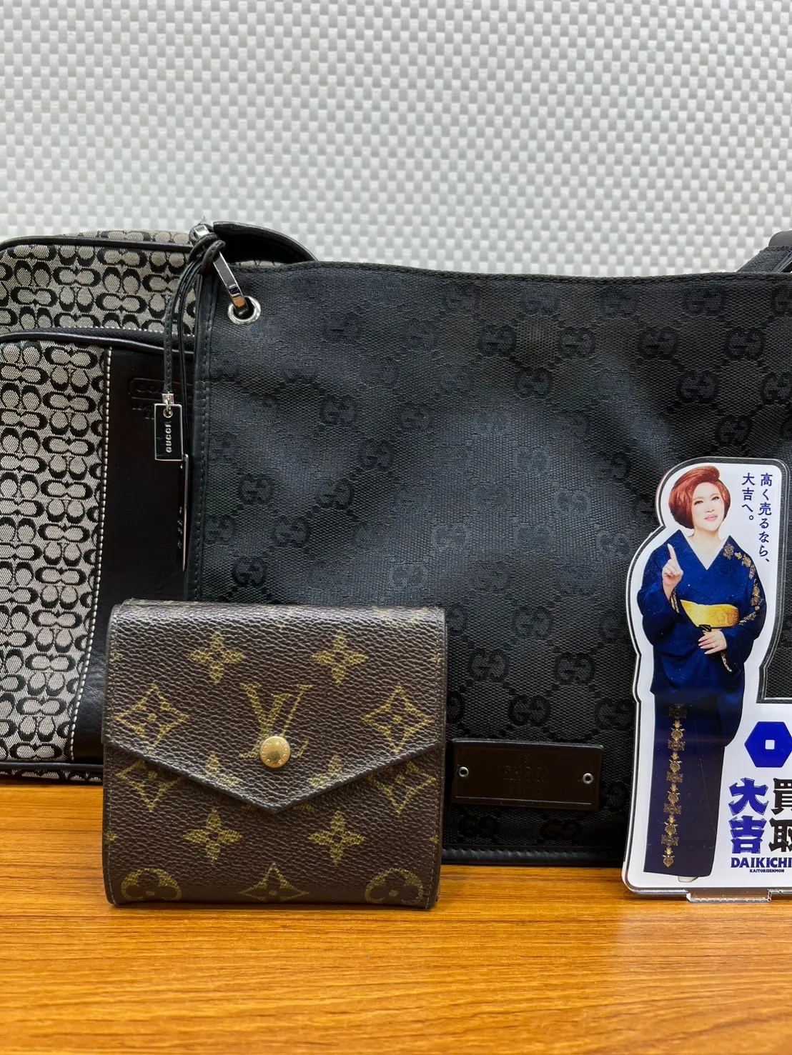 女性スタッフの丁寧な査定が人気